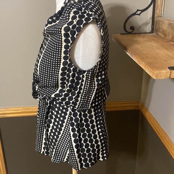 Who what wear black and tan polka dot v neck sleeveless wrap top size XS - Picture 5 of 8